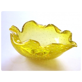 A Vibrant Murano Mid-century Yellow Bullicante Leaf-form Bowl