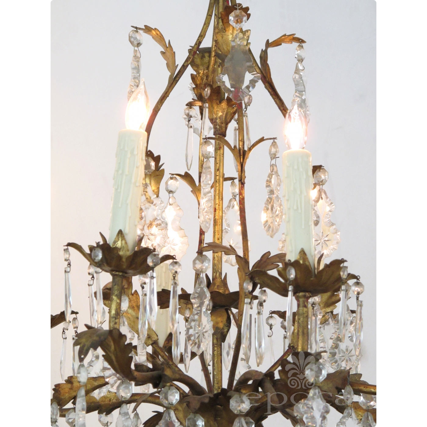 An Elegant Italian 1960 S Hollywood Regency 8 Light Gilt Tole Elegant Italian 1960 S Hollywood Regency 8 Light Gilt Tole Chandelier