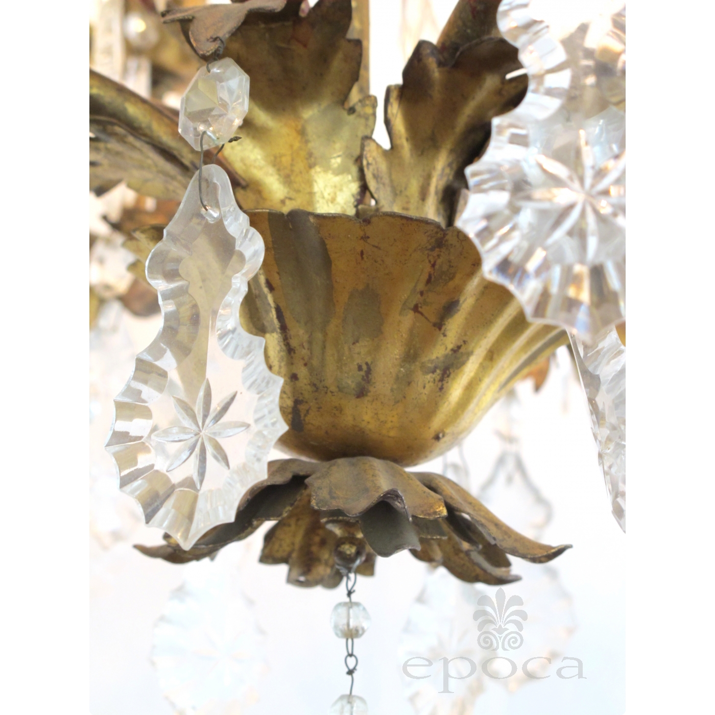 An Elegant Italian 1960 S Hollywood Regency 8 Light Gilt Tole Elegant Italian 1960 S Hollywood Regency 8 Light Gilt Tole Chandelier