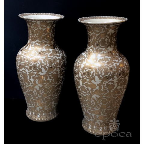  massive and well-executed pair of chinese palace vases with gilt floral vines